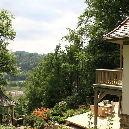 펜션 Sonnenburg Gaestehaus - Blick Auf Stadt Und Elbe - Parkplatz *